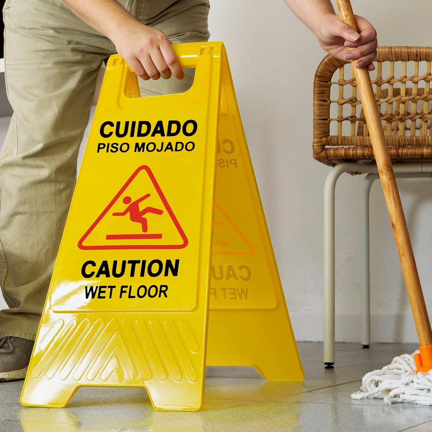 Livingreen Señalamiento de Piso mojado Plegable y Fácil de colocar | Práctico y Durable, Uso Rudo | Color amarillo | Avi