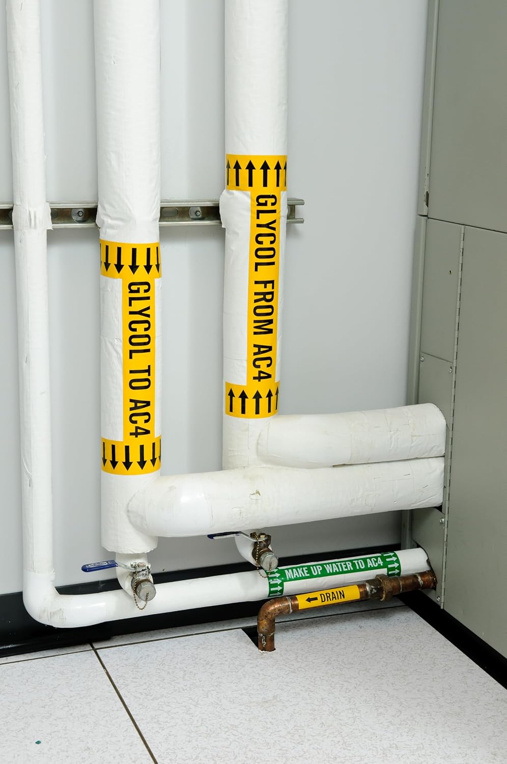 Brady 91424 1" Width, 90' Length, B-946 High Performance Vinyl, Black On Yellow Color Arrow Tape, Legend (Arrow Pictogra