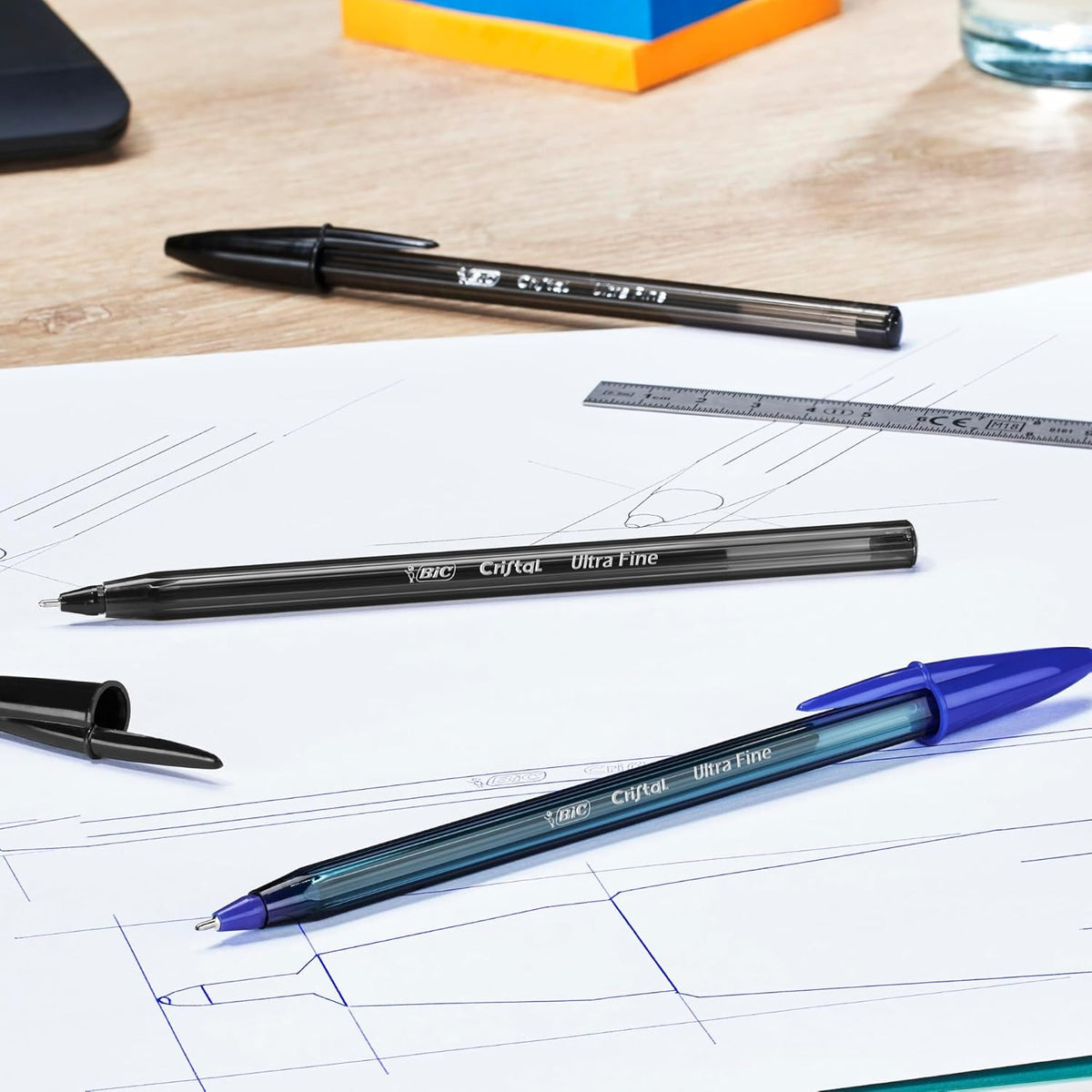 BIC, Bolígrafo de Punto Ultra Fino, Pluma Clásica, Cristal Precisión y Suavidad, Tinta Color Negro, 12 piezas
