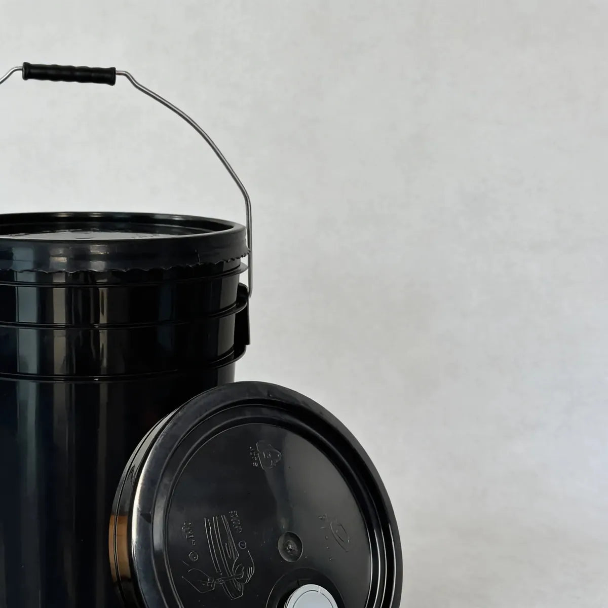 Cubeta Plástico Tapa Flex 19 Litros Grado Alimenticio Color Negro