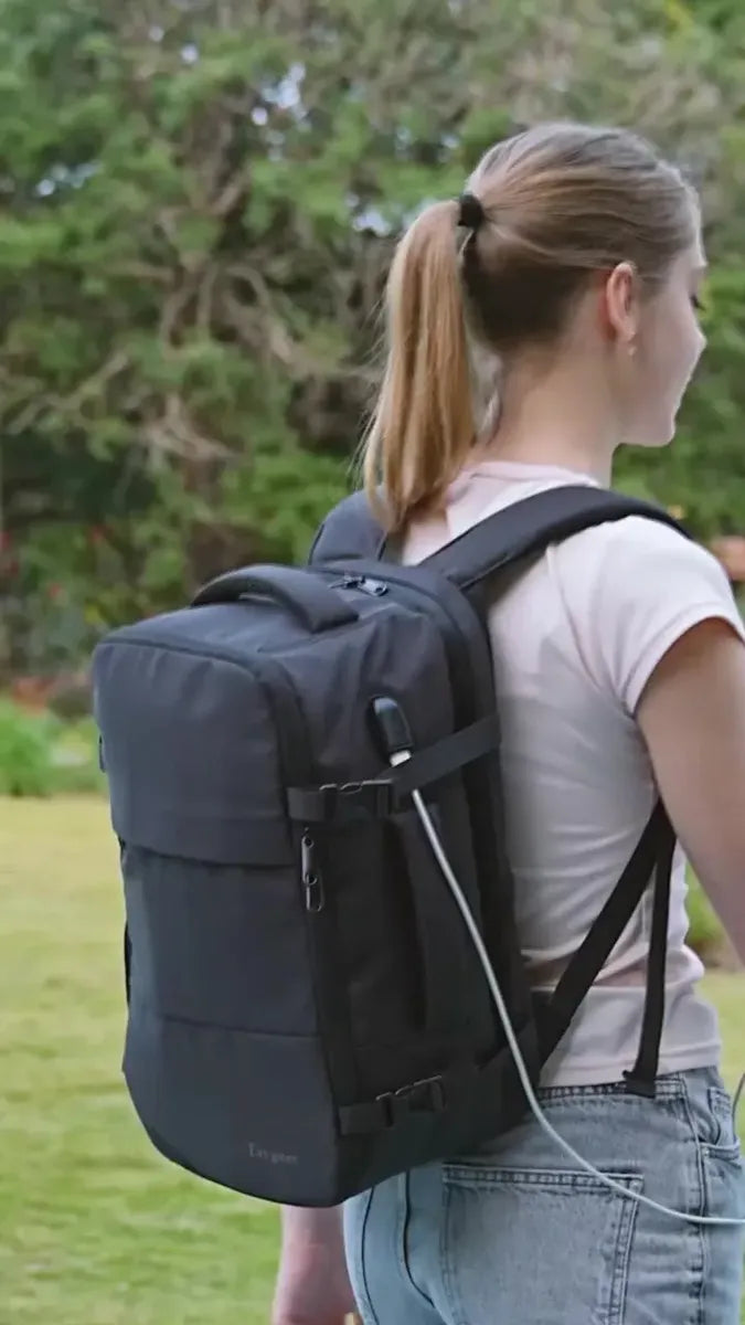 Mochila de Viaje Taygeer 1001 para Laptop de 15.6" con Puerto USB y 35 L Impermeable